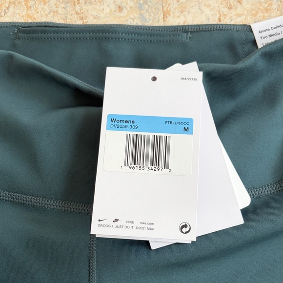 NWT Nike 7” Teal Bike Shorts - Picture 2 of 3